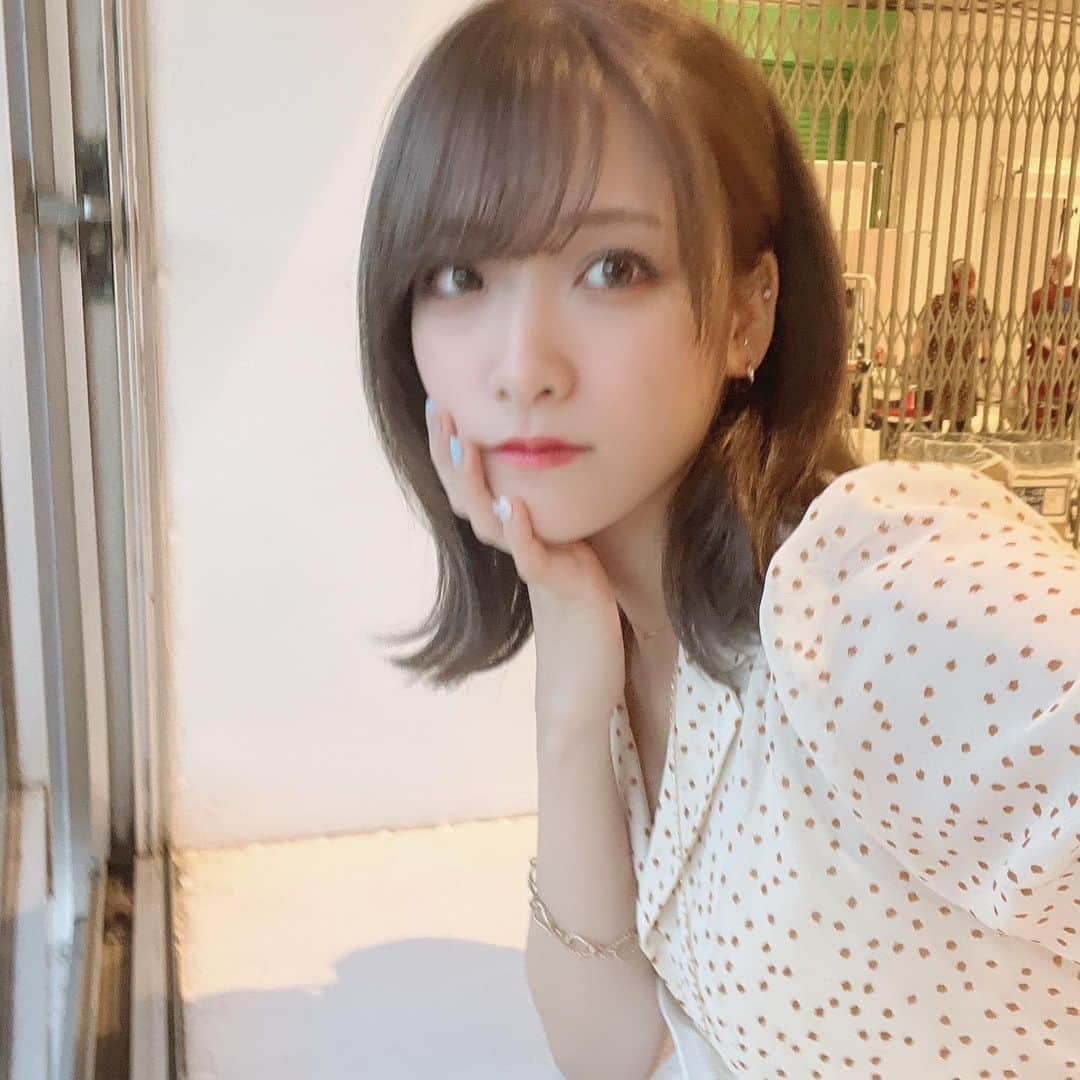 市川愛美さんのインスタグラム写真 - (市川愛美Instagram)「夏も終わりなので暗くしました☺︎ 一個前の投稿と同じ服で比較しやすいね😂 @takato_sumitani 🤟🏻」10月11日 22時53分 - 0826manami