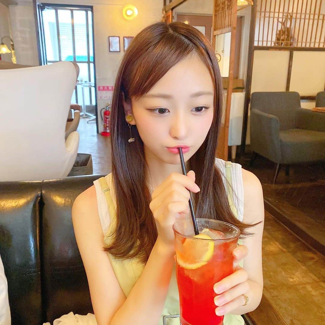 瀧脇笙古さんのインスタグラム写真 - (瀧脇笙古Instagram)「🍹もう大人だよ🍹 ⁡ ⁡ ⁡ ⁡ 髪の毛染めて、前髪流して、 アクセサリー付けたら、 いつもより大人かもって気持ちがなるのよね✨ ⁡ ⁡ 飲んでいるのは ストロベリーレモンスカッシュ🍓🍋 ⁡ ⁡ ⁡ ⁡ ⁡ #イコラブ #銀座カフェ #アナログ八重洲」10月11日 22時56分 - takiwaki_shoko_