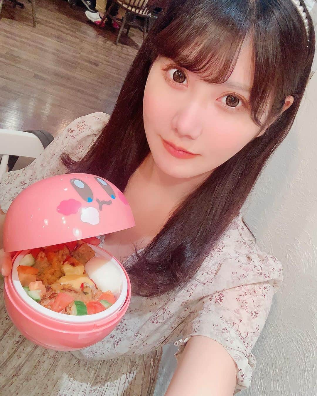 小鳥遊くれあさんのインスタグラム写真 - (小鳥遊くれあInstagram)「今日は妹とカービィカフェ行ってきた💓  ロコモコ丼の入れ物可愛くてお持ち帰りできるって書いてたからつい食べちゃった✨  #グラドル #小鳥遊くれあ #グラビアモデル #グラビアアイドル  #japanesegirl  #japanesegrammar #これがこう #偶像  #偶像练习生 #フェチ撮影 #撮影会モデル  #model #tokyocameraclub #被写体女子」10月11日 23時32分 - kurea_primo