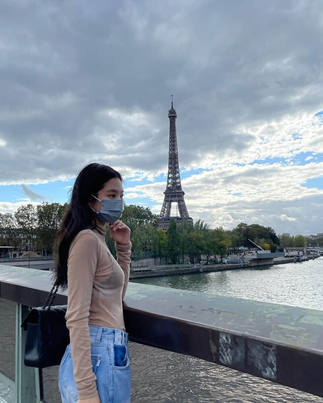 ジェニーさんのインスタグラム写真 - (ジェニーInstagram)「Never leave Paris without some Eiffel tower moment ✨」10月12日 1時21分 - jennierubyjane