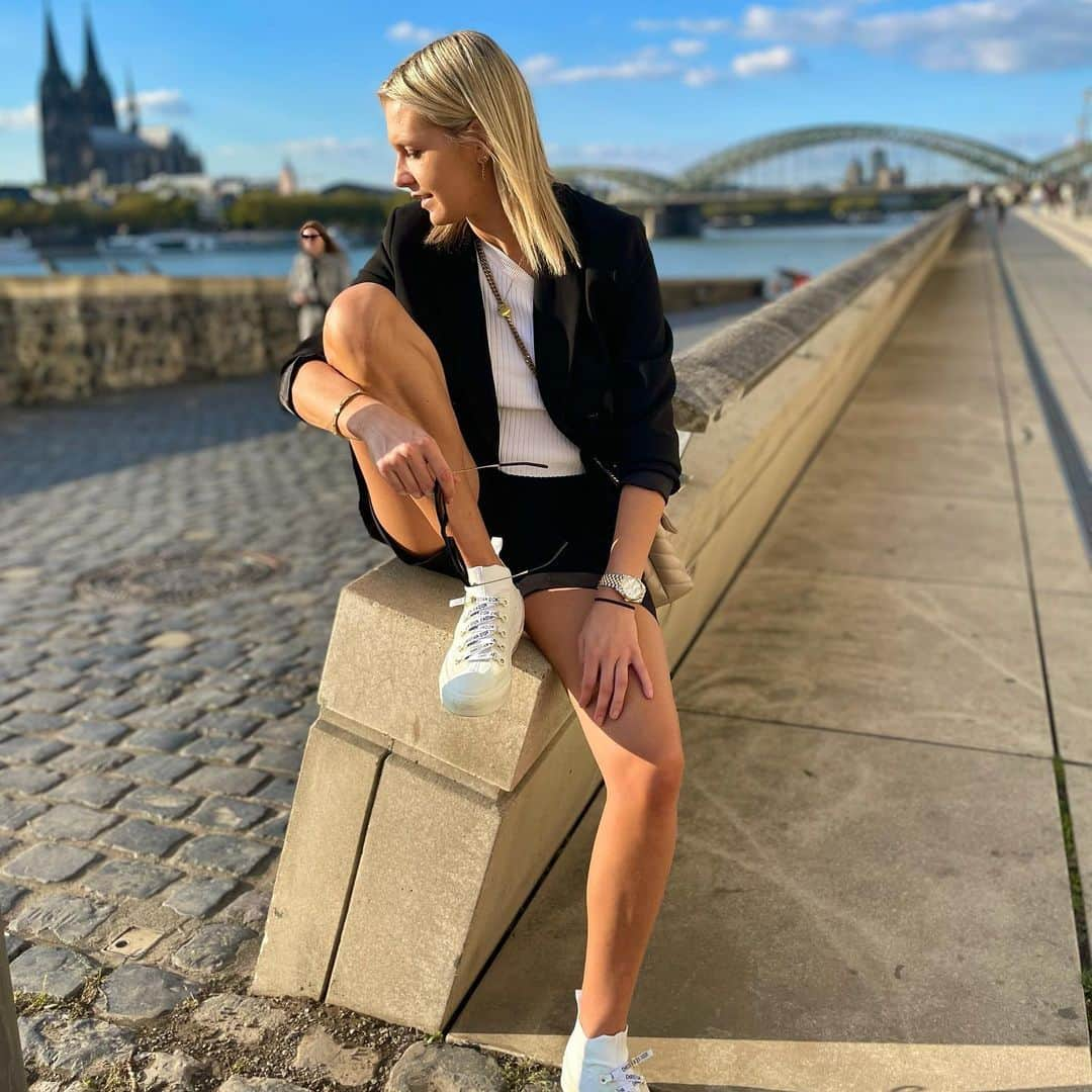 レナ・ゲースリンクのインスタグラム：「It felt like Summer ☀️❤️🌉 . . #weekend #weekendvibes #cologne #home #happyplace #sun #beautiful #kölnerdom #love #skyline #october #autumn #superfotograf」