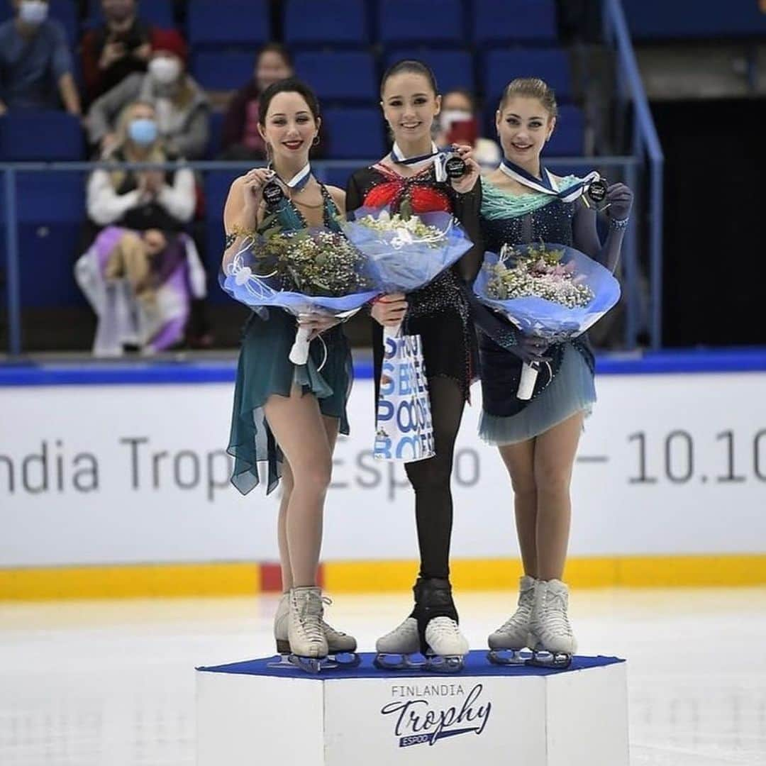 カミラ・ワリエワさんのインスタグラム写真 - (カミラ・ワリエワInstagram)「🏆Finlandia Trophy. Огромное спасибо всем моим тренерам! @tutberidze.eteri @daniil_gleikhengauz и Сергею Дудакову.Первое выступление на взрослом международном турнире...и первая победа🥇.  Также спасибо вам, болельщикам, за поддержку и поздравления 😊 .  Впереди много работы. Трудимся дальше 💪 ------------------------------------------------------------------------ Thank you to my coaches for our victory! @tutberidze.eteri @daniil_gleikhengauz and Sergey Dudakov. My first senior-level international competition... and first gold medal🥇. Thank you to my fans👍. We have a lot of work ahead. Keep on training 💪 #isu #figureskating #finland #trophy #2021 #teamtutberidze #russia」10月12日 3時26分 - kamilavalieva26