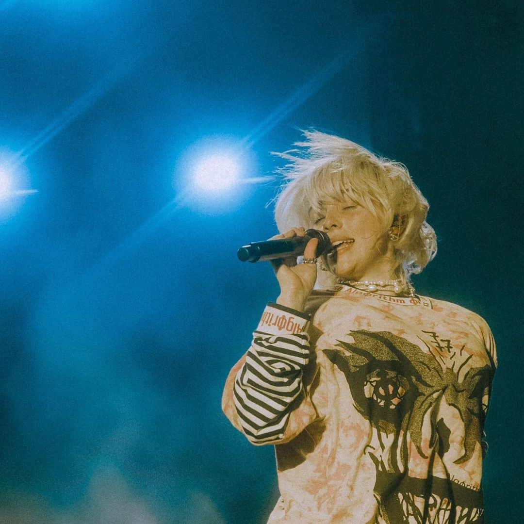 ビリー・アイリッシュさんのインスタグラム写真 - (ビリー・アイリッシュInstagram)「🧚🏻‍♂️」10月12日 3時59分 - billieeilish