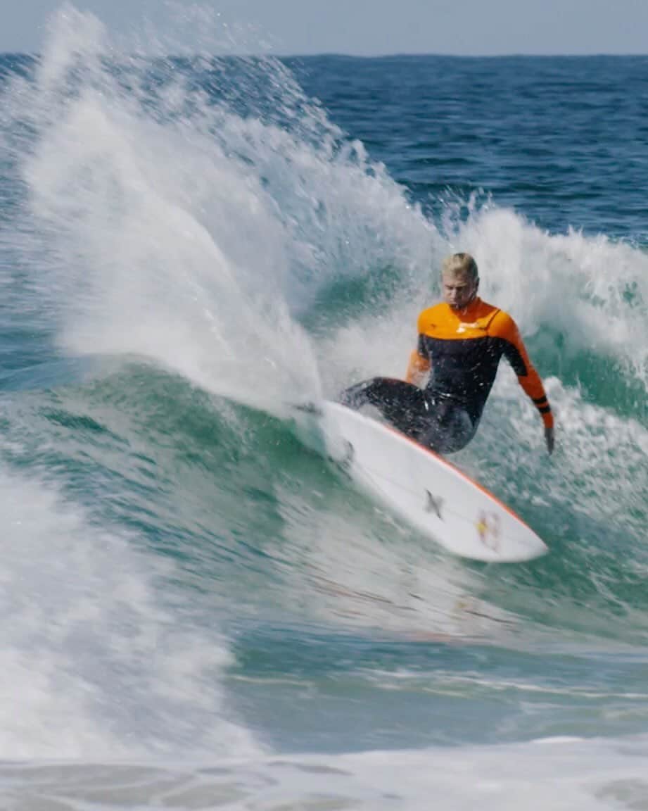 コロヘ・アンディーノのインスタグラム：「Hoppin’ around with @griffin_cola @colt_ward @jonahcarter_ @rex_hennings   Video and Edit by @jacobvanderwork   @redbullsurfing  @hurley  @oakleysurfing  @lostsurfboards  @fcs_surf」