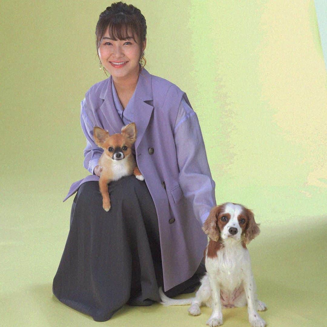 のインスタグラム：「...  週刊現代に家族で載ってるから 見てほしいでワンズ🐶🐶👯‍♀️ . . . 服は　@amerivintage  #週刊現代 #ワンズ #ViVi #Chico @vivi.chico」