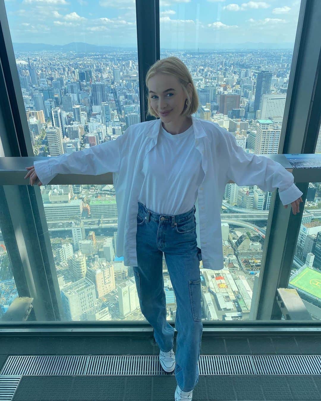 リアノン・ランゲラック（ミッチェル・ランゲラックの妻）のインスタグラム：「🏙I love living in the city 😍」
