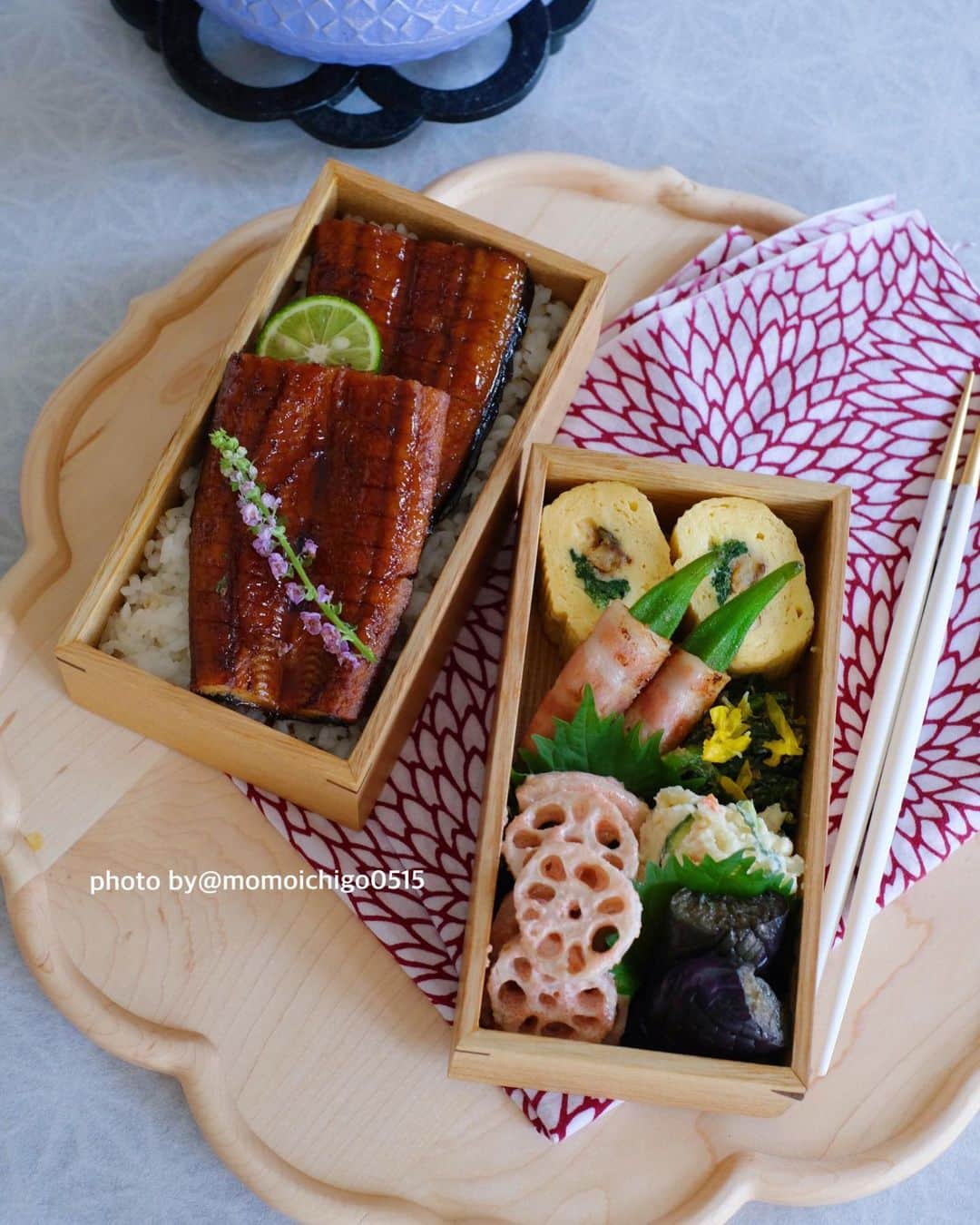 YASUKO TAKESUEのインスタグラム：「. 今日のお弁当🥰💕. . . 🌟鰻重 🌟う巻き 🌟オクラベーコン巻き 🌟ほうれん草胡麻和え 🌟ポテトサラダ 🌟蓮根明太マヨ和え 🌟茄子揚げ浸し . . #おべんとう #お弁当 #わっぱ弁当 #わっぱ弁当 #お昼ごはん #お昼御飯 #昼食 #ランチ #ランチボックス #lunch #lunchbox」