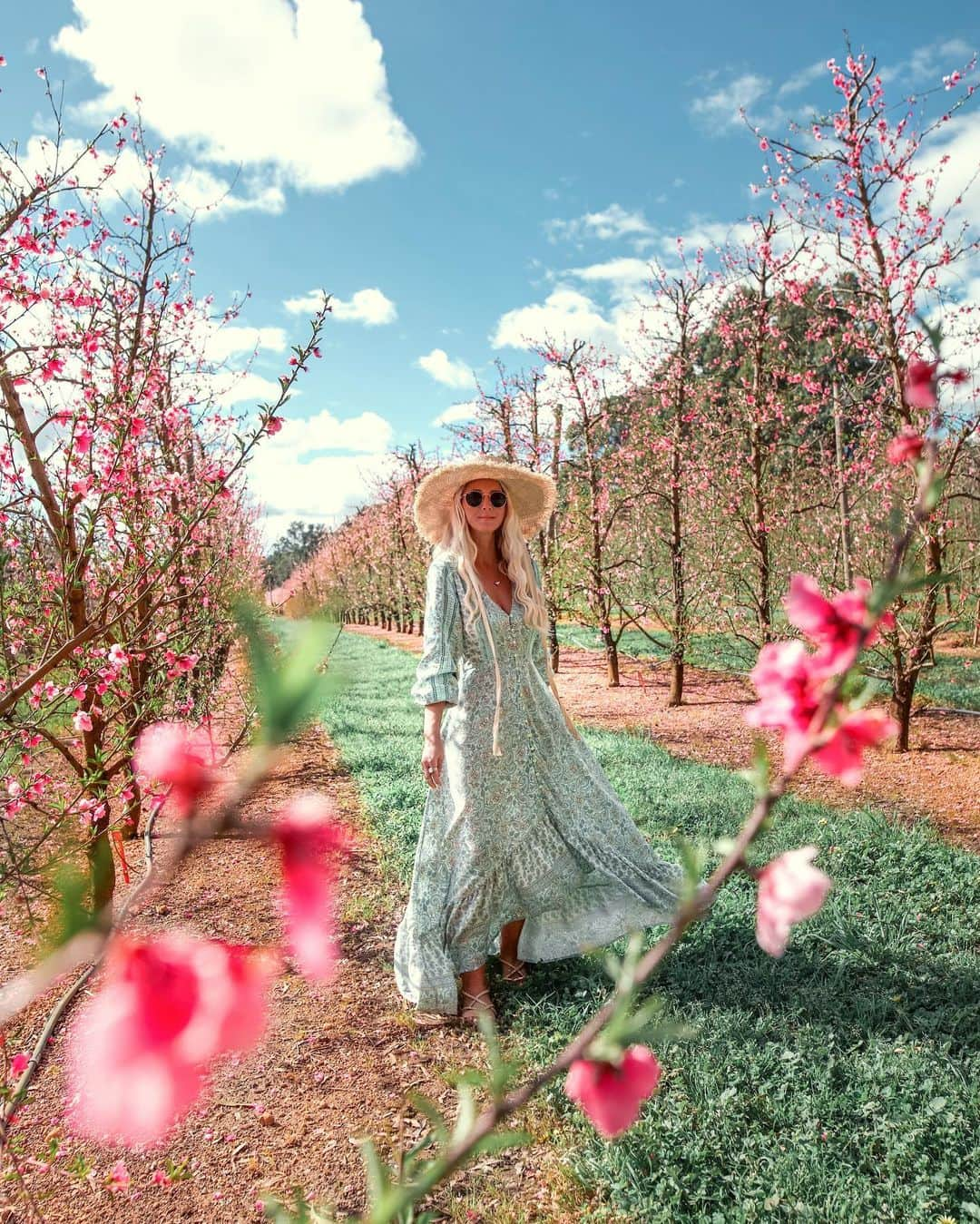 のインスタグラム：「Springtime blossom magic 🌸  Outfit details via link in bio ✨  📸 @bobbybense   #cherryblossom #bohostyle #justanotherdayinwa #thisiswa #seeperth #flowers #blossoms #styleblogger #perthblog #perth #perthhills #springstyle #seeaustralia #spring」