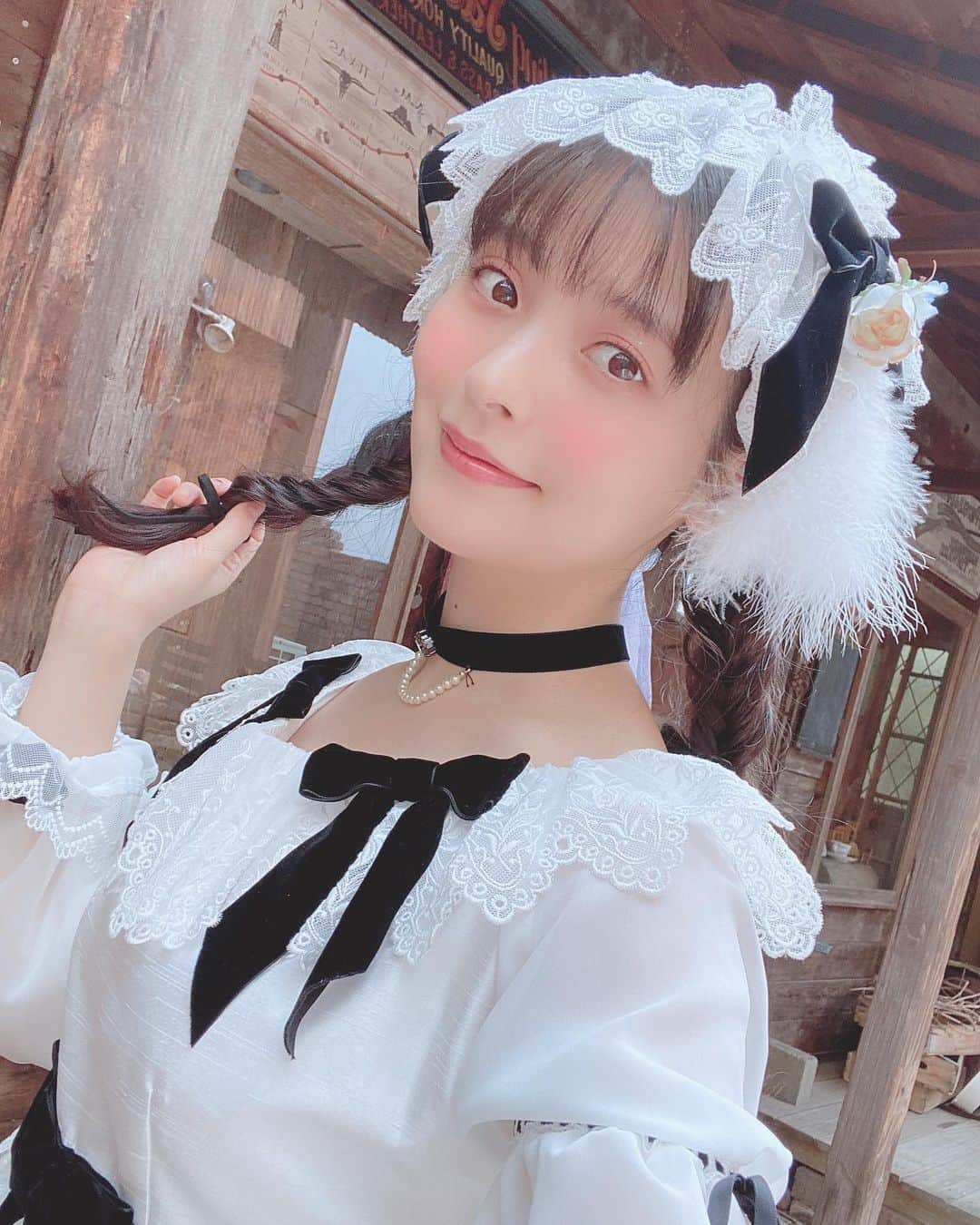 上坂すみれさんのインスタグラム写真 - (上坂すみれInstagram)「月…かと思ったら火曜日でした！おおう！ 遅ればせながら、今週もすこやかにお過ごしくださいませ( ˘ω˘ )  「Ani=PASS」のお写真！  #上坂すみれ」10月12日 11時47分 - uesaka_sumire