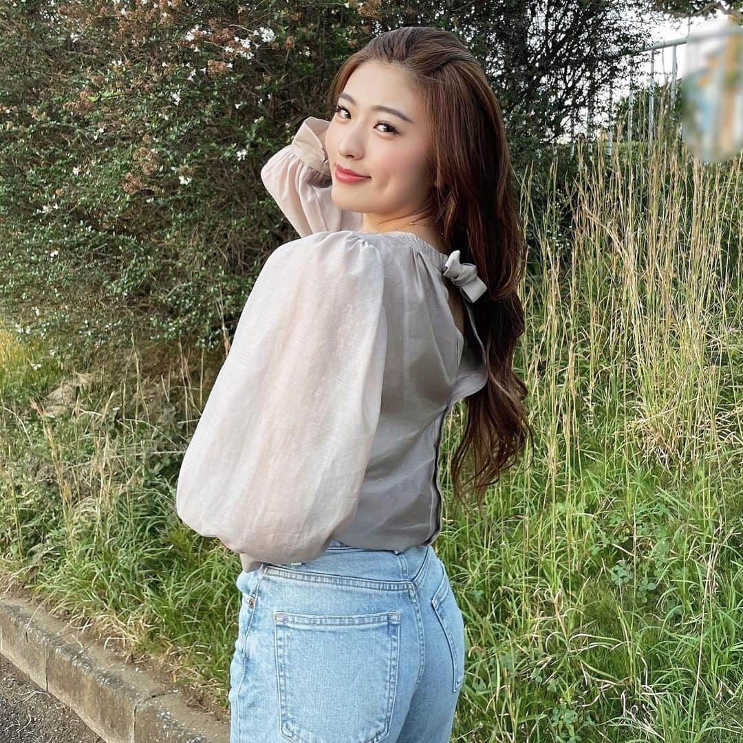 MIYABIのインスタグラム：「こんにちは👼🏻  ミヤビ抱き枕の裏面NFTが発売開始されましたぁ💜  オーナー様になってくれるのは誰かなぁ？🥰 ワクワク〜💕  プロフィールのリンクからチェックしてみてくださいね💜  #cyberjapan #サイバージャパン #cjd_miyabi #ミヤビーム #nft」
