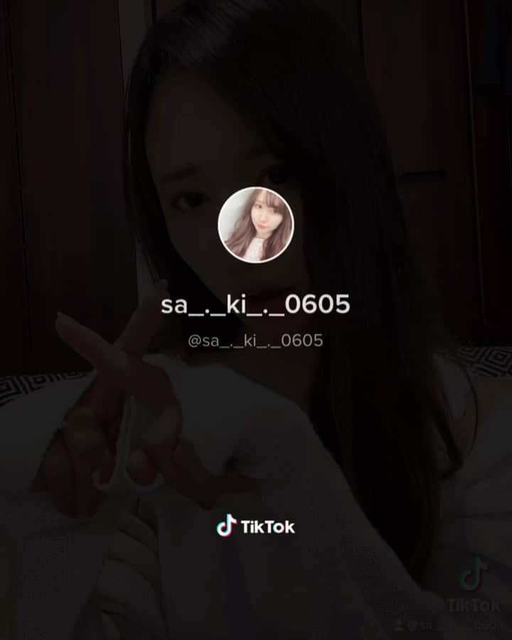 今中沙季のインスタグラム：「自己満𝙏𝙞𝙠 𝙏𝙤𝙠始めたのでよかったらみてください😛   #TikTok #初心者 #ママネイリスト」