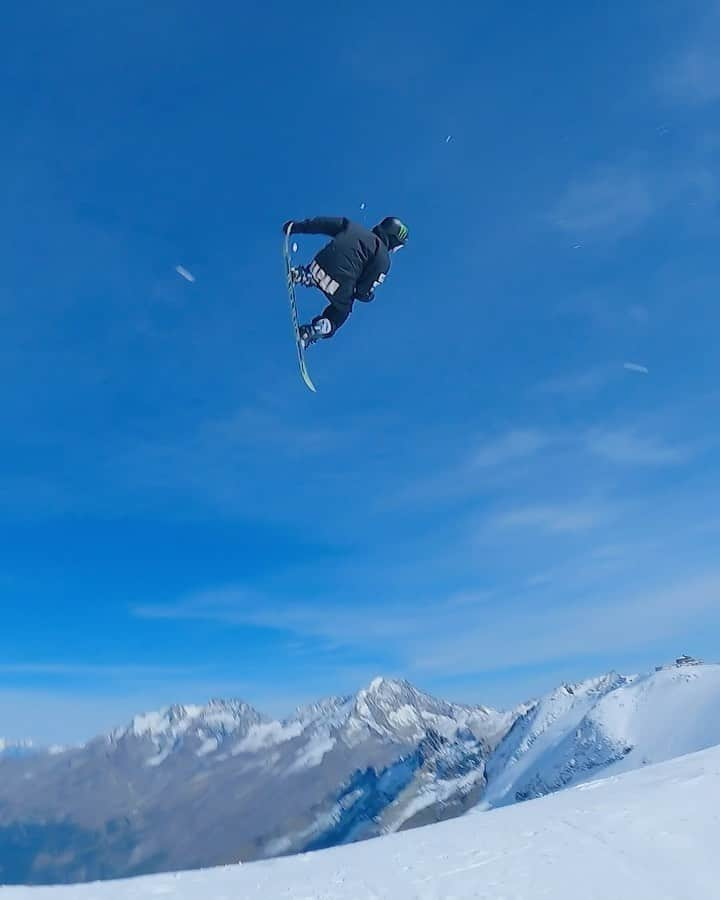 村瀬心椛のインスタグラム：「New trick❤️‍🔥💦 @monsterenergy @burtonjapan @burton @murasakisports_official @tateyamakings @gallium_wax #pap   🎥@tatsuki_inamura ありがとぉ🙏@thestompinggroundspark」