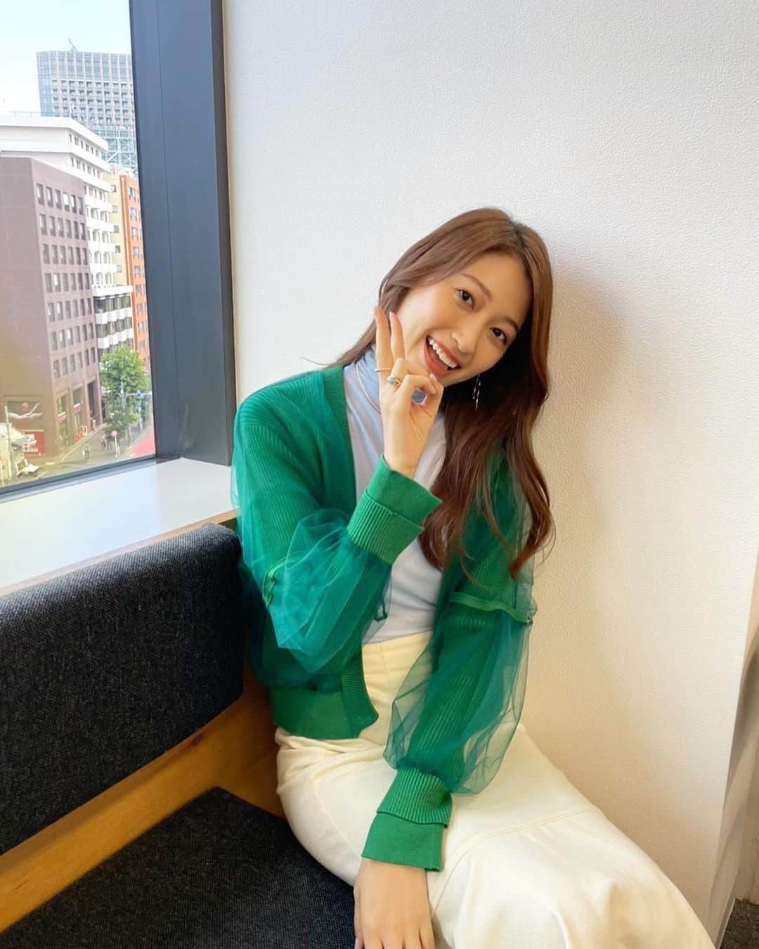 大野いとのインスタグラム：「日曜はグリーンチャンネル公式YouTube見ていただきありがとうございました☺️！ 配信終わりに…、グリーンチャンネルさんから、 ずっと夢だったくまのケーキをいただきました😿♡とっても嬉しい！！🍰🐻 ありがとうございました☺️ #グリーンチャンネル」