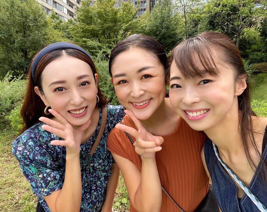 中西麻里衣さんのインスタグラム写真 - (中西麻里衣Instagram)「ピクニックは久しぶりのゆりとじゅり🌳 コロナ禍になってから年に数回しか会えてない💦 できれば毎週会いたいところなんだけど😂 同期に会えるってやっぱり嬉しいなぁと実感♡♡♡」10月12日 19時56分 - 87marii