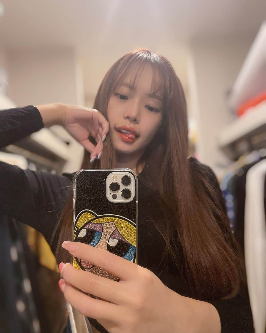 SERINAさんのインスタグラム写真 - (SERINAInstagram)「new iphone case📲💗 ⁡ いくつになっても キラキラしたものは大好き💎 ⁡  @super_deco_shop33 さんに オーダーでiphone caseを 作ってもらったの🙌✨ パワパフガールズの バブルスちゃん🍬 可愛すぎない！？🥲💗 ⁡ #iPhonecase#キラキラケース#デコケース#cyberjapan#cyberjapandancers#cjd_serina」10月12日 20時22分 - necoserina