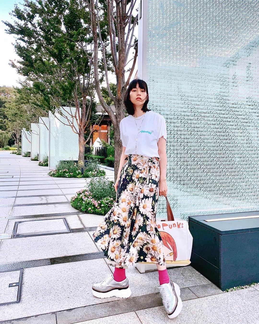 のインスタグラム：「NONTOKYOの、プリントスカート。ゲットして良かった。マーガレット柄、可愛いすぎる。大満足🐈」