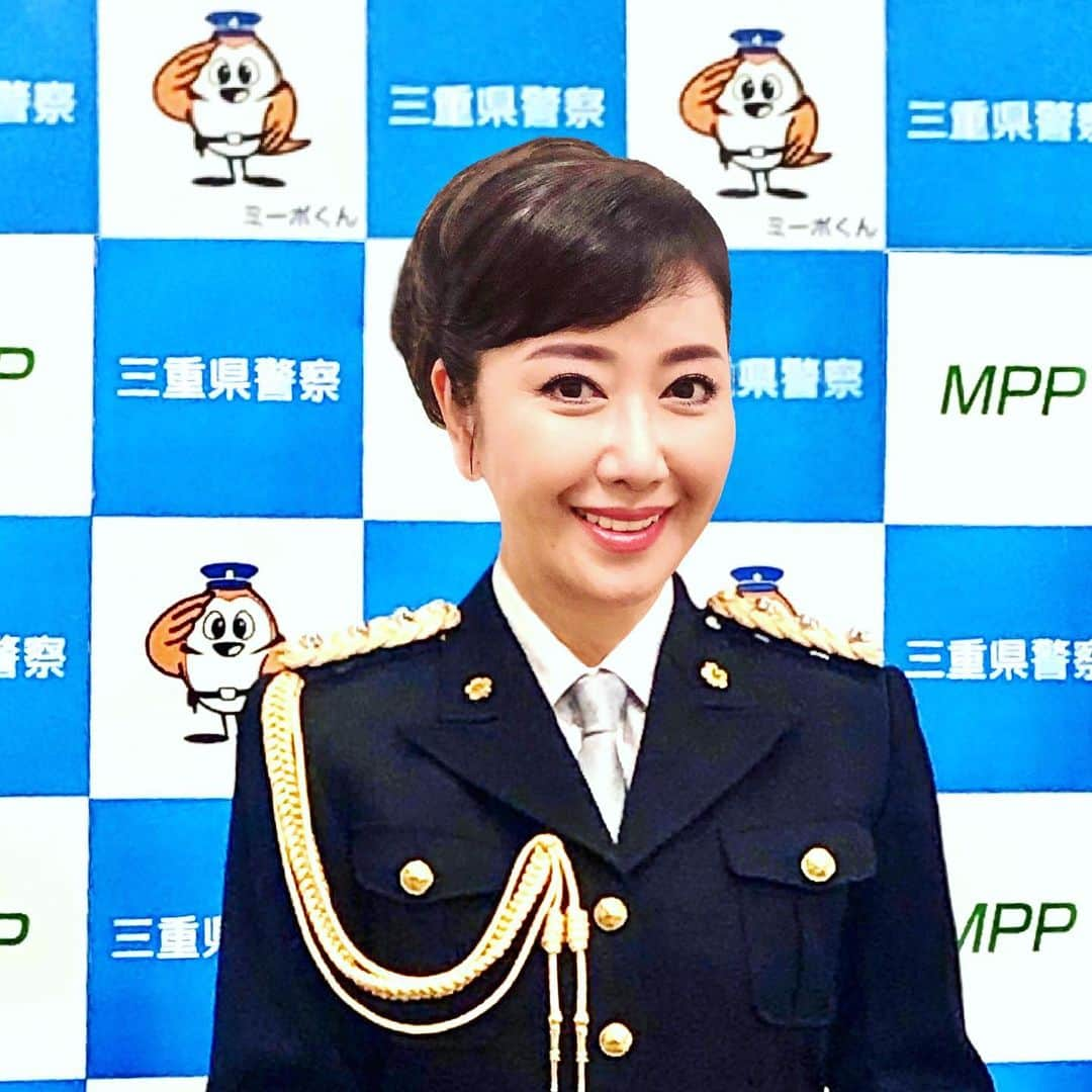 伍代夏子さんのインスタグラム写真 - (伍代夏子Instagram)「SOS47出動〜🚓 今日は、三重県警本部へ行ってまいりました👮🏻 最近多発している還付金詐欺💴 皆サマどうぞ用心して下さいネ😉 #sos47  #ストップオレオレ詐欺  #家族の絆が大事 #特殊詐欺被害防止  #還付金詐欺にご用心」10月12日 21時36分 - natsuko_godai_official