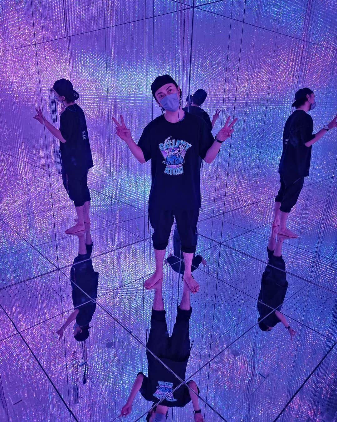 勝地涼さんのインスタグラム写真 - (勝地涼Instagram)「いつだかの3人でのお出かけ @teamlab.planets  ムスコっちビビってたな〜 最初はどうなるかと思ったけど お花のところとバルーンのところ 走り回ってたのかわいすぎた👶 色んなおもひでつくってこーな🙌」10月12日 21時43分 - ryo.katsuji.official