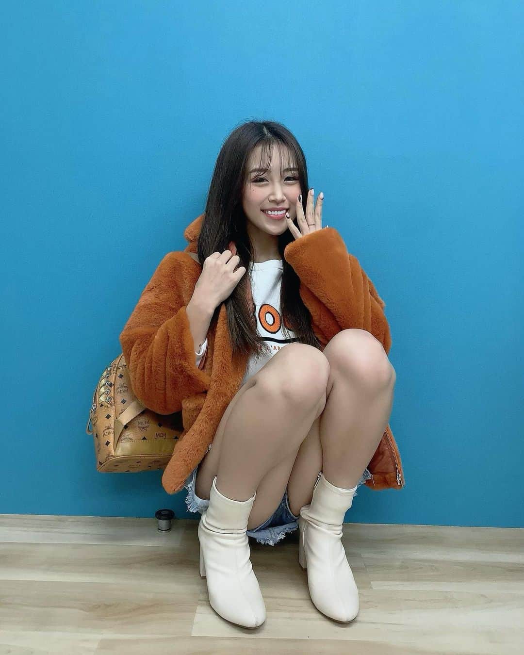 のインスタグラム：「＊ ㊗️本日"ハルカ抱き枕裏面"のNFT販売開始しました‼️‼️ そして、このYouTube見てくれたかな😊🌷 . 上から下まで全てKAZUEさんのお洋服で失礼します…🤭 今回はKAZUEさんにドッキリを仕掛けました👏🏻💗 . ドッキリで1本の動画になるのは初めてです、、🎊✨ . いつもと変わらないリアルな控室の感じや、 KAZUEさんの可愛い反応、 一生懸命仕掛けるメンバーの姿を 楽しんでください~☺️🤍 . 【https://youtu.be/aA6xHjdulc8】 . #cyberjapan #cjd #bazooka  #サイバージャパン #サイバージャパンダンサーズ」