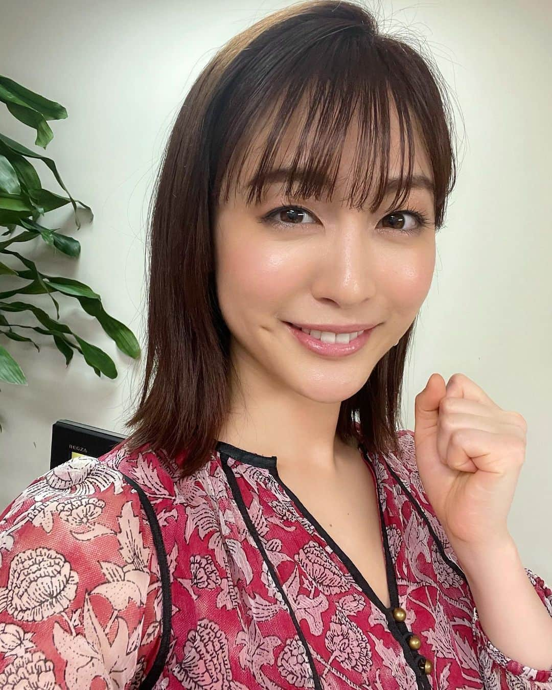 新井恵理那さんのインスタグラム写真 - (新井恵理那Instagram)「Instagramフォロワー50万人突破‼︎ありがとうございますーーーー*\(^o^)/* きのうのきょうだったので、取り急ぎ、やったぜ!って感じの画像を(すこし前のですけど)掘り出しました(=´∀｀) ということで、インスタライブやらせてもらいましょう♪ いつにしようかな! #instagram #50万人 #インスタライブ #新井恵理那 #centforce」10月12日 22時07分 - elina_arai