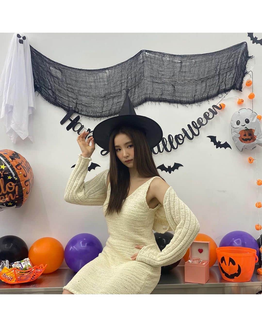 シン・セギョンのインスタグラム：「진국 사랑 선물 고마워요 바코❤️」