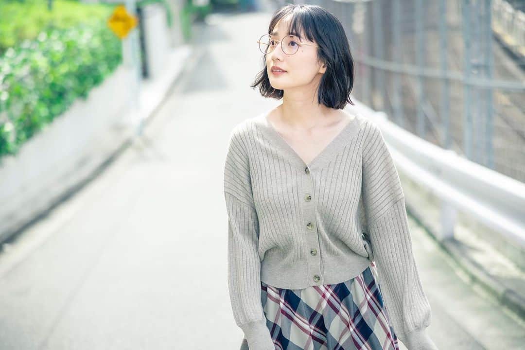 高嶋香帆さんのインスタグラム写真 - (高嶋香帆Instagram)「髪を切ったので新しく作品撮りをして頂きました☺️✨  日常の一コマな感じがとっても素敵な写真たち✨  #塚原孝顕 さん」10月12日 22時03分 - kaho_takashima