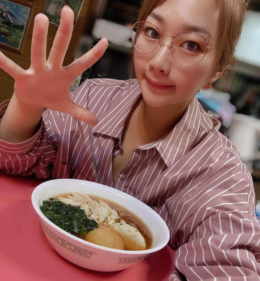 来栖あこさんのインスタグラム写真 - (来栖あこInstagram)「🍜 とっても美味しかったので リピですっ♥️♥️♥️♥️♥️  pr @afuri_fineramen #AFURI #AFURI通販 #おうちでAFURI #阿夫利 #プロテインらーめん #プロテイン #プロテイン生活 #お取り寄せラーメン」10月12日 22時15分 - akopai.081