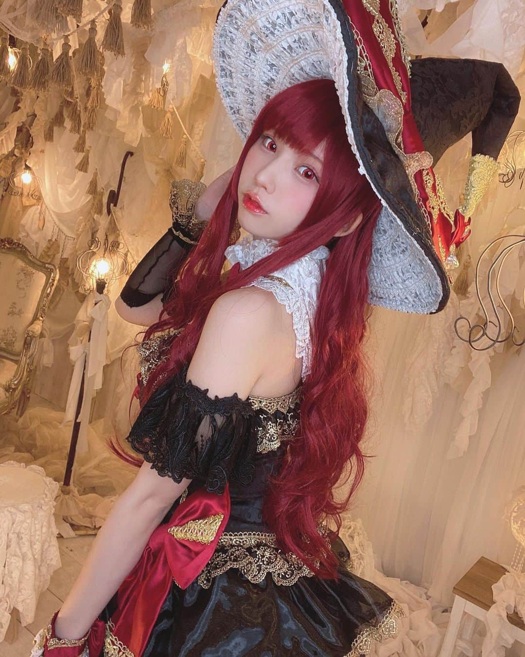 えなこさんのインスタグラム写真 - (えなこInstagram)「今年のハロウィンは魔女です🦇  ハロウィン写真集もお楽しみに✨」10月12日 22時27分 - enakorin