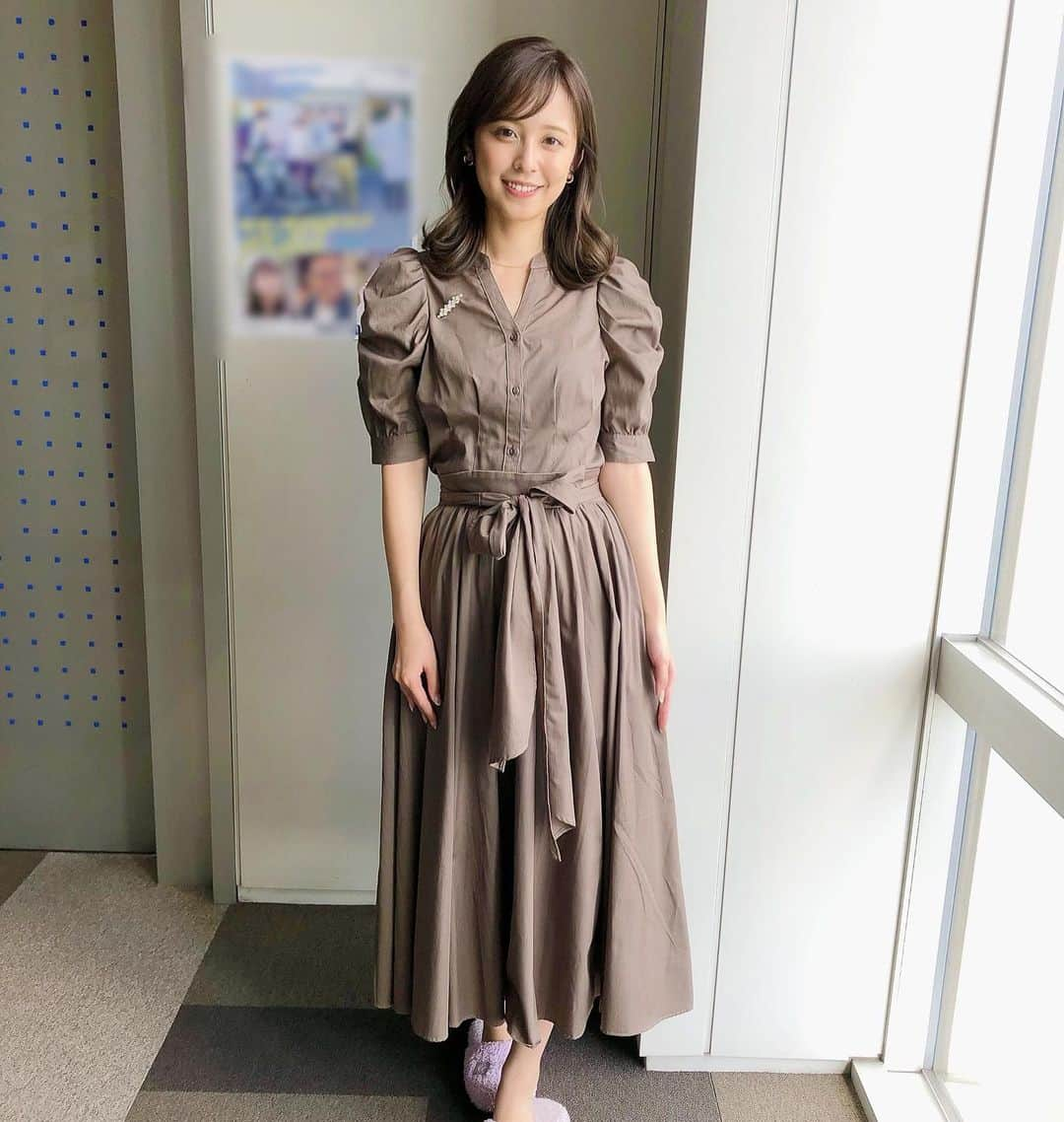 久慈暁子さんのインスタグラム写真 - (久慈暁子Instagram)「* brown🧸 リボンが結べないのは お許しください🤍笑 あ、あとスリッパも🩴 * #衣装 #セットアップ #眠そう」10月12日 23時22分 - kuji_akiko