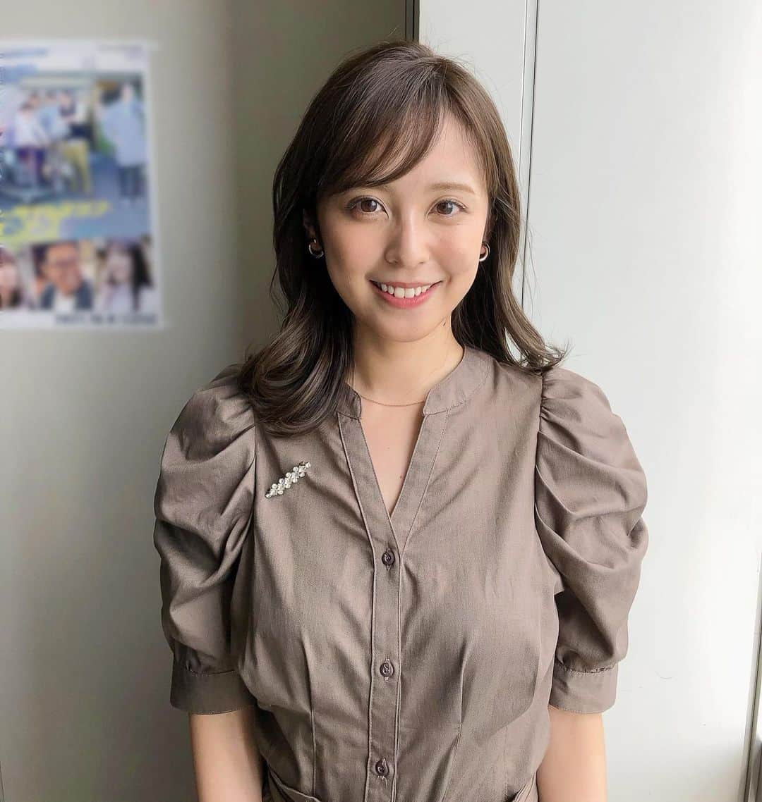 久慈暁子さんのインスタグラム写真 - (久慈暁子Instagram)「* brown🧸 リボンが結べないのは お許しください🤍笑 あ、あとスリッパも🩴 * #衣装 #セットアップ #眠そう」10月12日 23時22分 - kuji_akiko