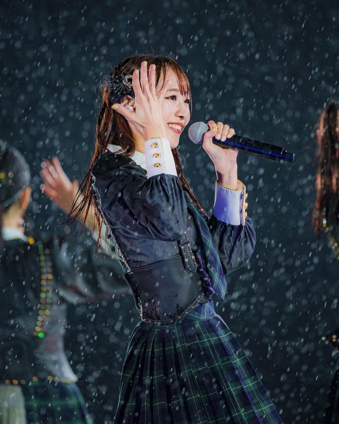 瀧脇笙古さんのインスタグラム写真 - (瀧脇笙古Instagram)「🌧天然放水🌧 ⁡ ⁡ ⁡ 雨も素敵に撮っていただいて ありがとうございます！ ⁡ ⁡ ⁡ #イコラブ #イコノイフェス2021」10月12日 23時56分 - takiwaki_shoko_