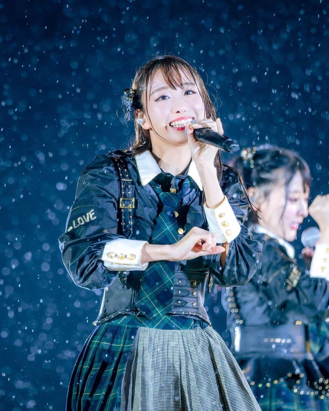 瀧脇笙古さんのインスタグラム写真 - (瀧脇笙古Instagram)「🌧天然放水🌧 ⁡ ⁡ ⁡ 雨も素敵に撮っていただいて ありがとうございます！ ⁡ ⁡ ⁡ #イコラブ #イコノイフェス2021」10月12日 23時56分 - takiwaki_shoko_