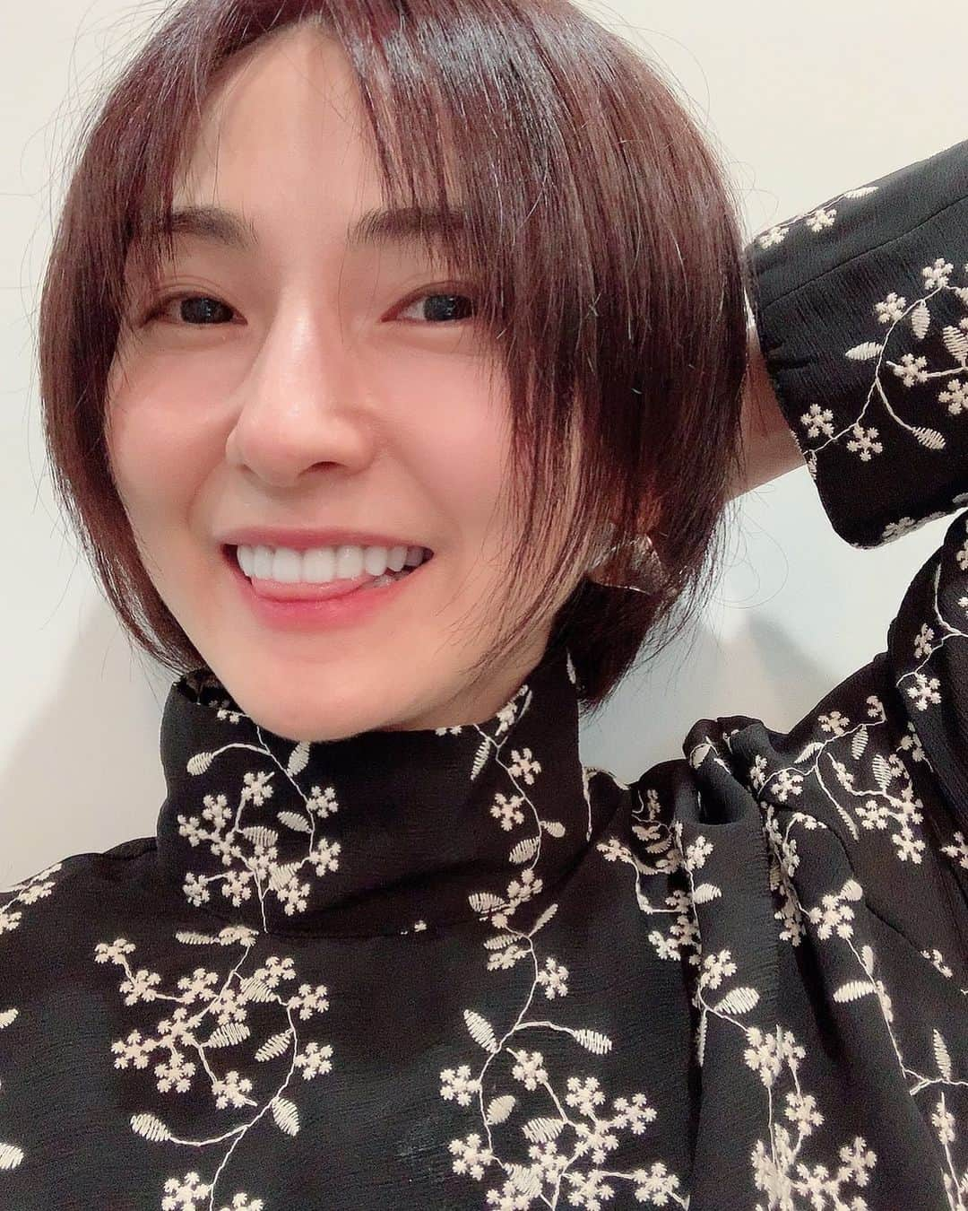 和泉佑三子さんのインスタグラム写真 - (和泉佑三子Instagram)「美容院へ💇🏻‍♀️ カラーは秋っぽくして貰ったよ✨ @ais.totalbeautysalon  いつもありがとうございます♪」10月13日 0時38分 - izumisae_official