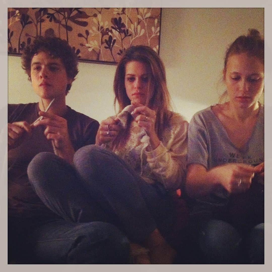 リンジー・フォンセカさんのインスタグラム写真 - (リンジー・フォンセカInstagram)「RANDOM PHOTO DUMP of pics that make me so happy!! 1) BTS of Nikita 2) knitting in Toronto with my pals I LOVE @douglasthesmithest and @nadineveline 3) costume party with @noahthebean and the loveliest @lyndiegreenwood 4) Broadway #nyc night with @joysuprano 5) bts photo shoot for GQ 6) hanging with my pal @nathanfillion who always makes me laugh. 7) my first BF @ravivullman who’s the best- with my baby sis @hannahleighofficial 8) party with gals @monicaraymund86 and @joysuprano 9) bts on Nikita with @noahthebean and aaron Stanford  10) bts with my bro forever @theshanewest」10月13日 11時38分 - lyndsyfonseca