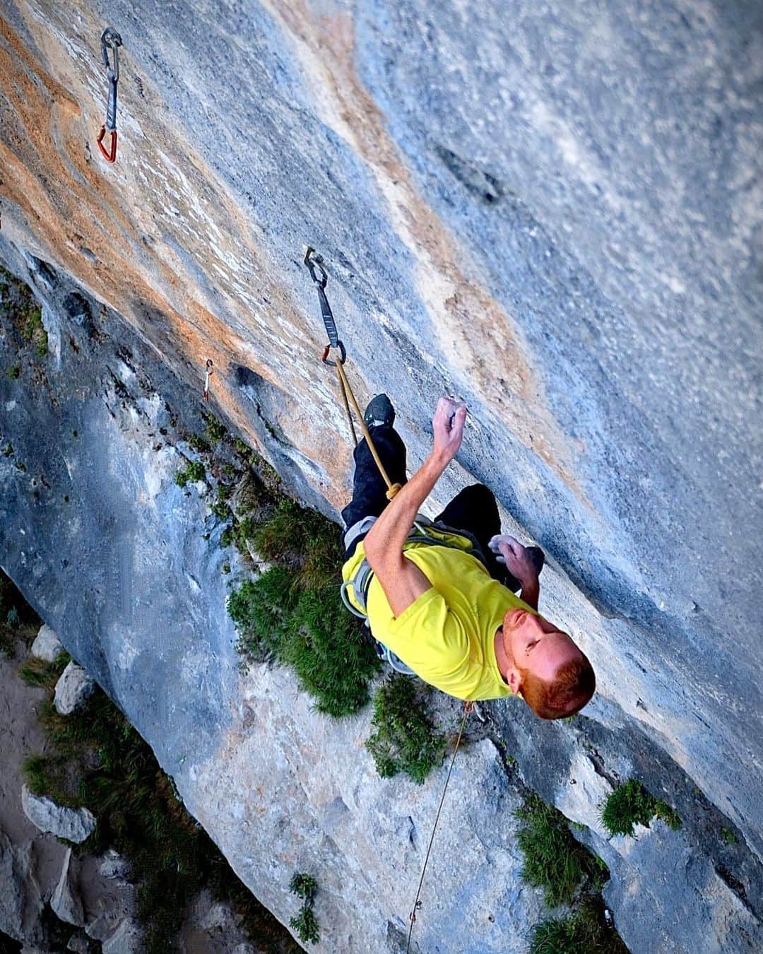 ガブリエル・モローニのインスタグラム：「NATURALMENTE 9a+, San Rocchino My main 2021 project unexpectedly fell last week… This beautiful piece of rock was bolted by @bruccinimarcello and @ste_zanchetta in 2007 then climbed by the one and only @adam.ondra in 2017. My story with Naturalmente started last year, right after I sent the nearby route La Terza Età.  A few days before I saw @bruccinimarcello climbing on it and I was amazed by the quality of the moves. I spent a good amount of days last year, getting closer and closer, but another lockdown and freezing temps came so I left the business unfinished… This spring I was feeling pretty fit but conditions didn’t allow proper tries. Two weeks ago I got back to the project for a quick weekend and from the first try I realized I already have great feelings on the route and made some promising links. Last thursday conditions were perfect. Finally cold and dry. On my third and last try of the day the vibes were great, I was relaxed and enjoyed every move of the route. Thanks to the massive support I got from all the people at the crag I had a great fight and clipped the chains for the second ascent of this beauty!! It was amazing to share tries,tips and methods with @bogliacc who sent the route two days later and @bruccinimarcello , three generations with the same passion and big dreams… 📸: @ozziluca  @e9clothing_official @scarpaspa @petzl_official @dinamicheverticalisrl @frictionlabs @urbanwallmilano #e9team #scarpaspa #petzlteam #dinamicheverticalisrl #frictionlabs #urbanwallmilano」