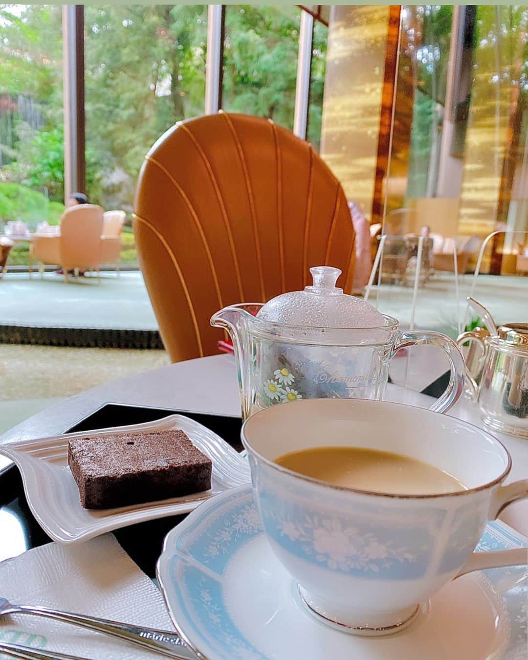 のインスタグラム：「⋆* おはよ〜 正解はリーガロイヤルでした🧏‍♀️ この付いてくるチョコケーキはおすすめ出来ません🤫」