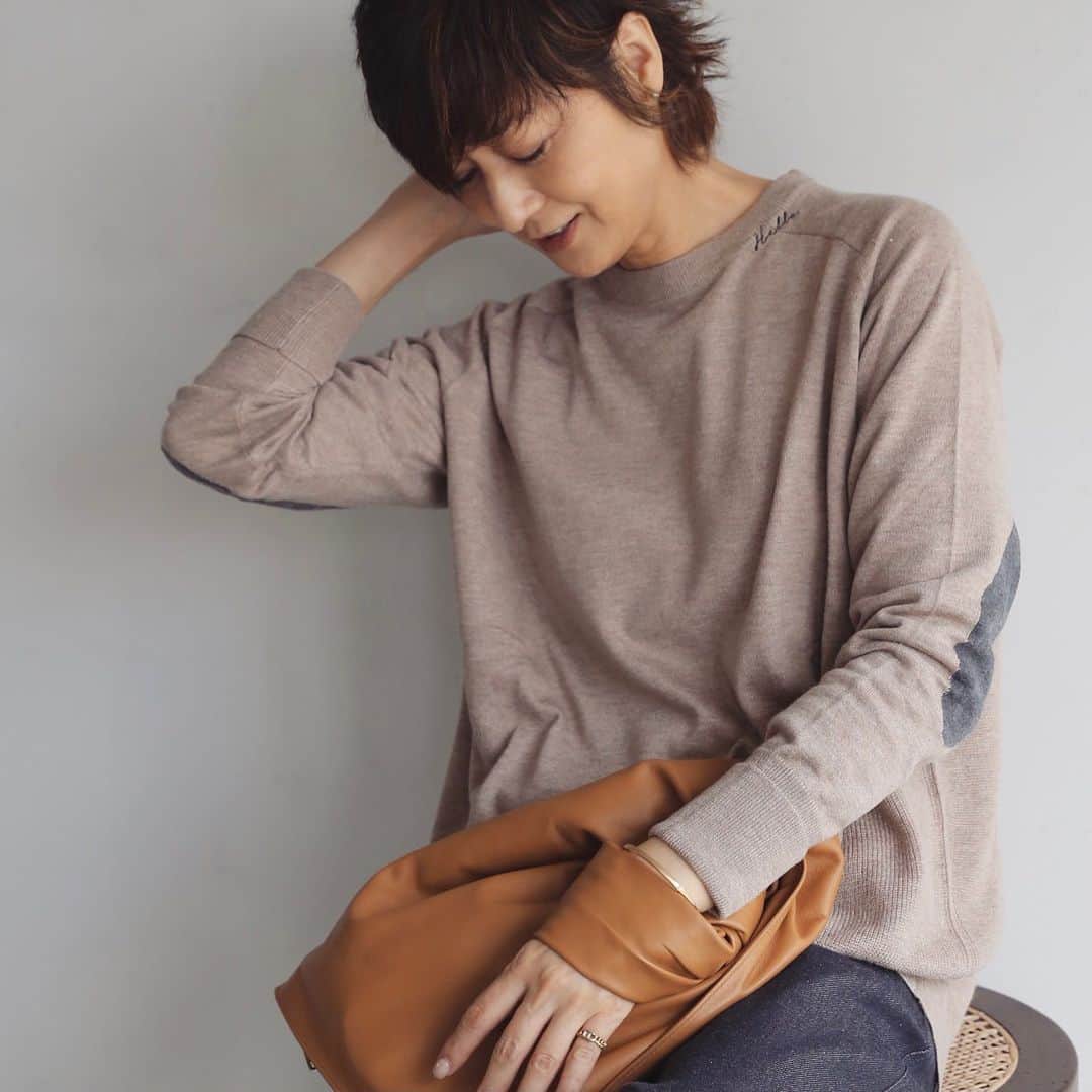 富岡佳子さんのインスタグラム写真 - (富岡佳子Instagram)「#outfit 肌寒いですね。ニットの出番ですね！ 皆さまくれぐれも体調にはお気をつけ下さいね💕」10月13日 9時35分 - yoshikotomioka