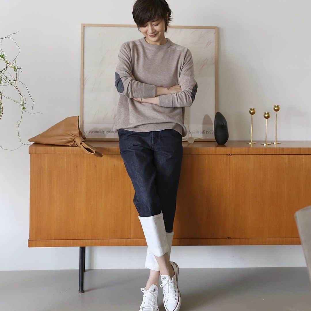 富岡佳子さんのインスタグラム写真 - (富岡佳子Instagram)「#outfit 肌寒いですね。ニットの出番ですね！ 皆さまくれぐれも体調にはお気をつけ下さいね💕」10月13日 9時35分 - yoshikotomioka