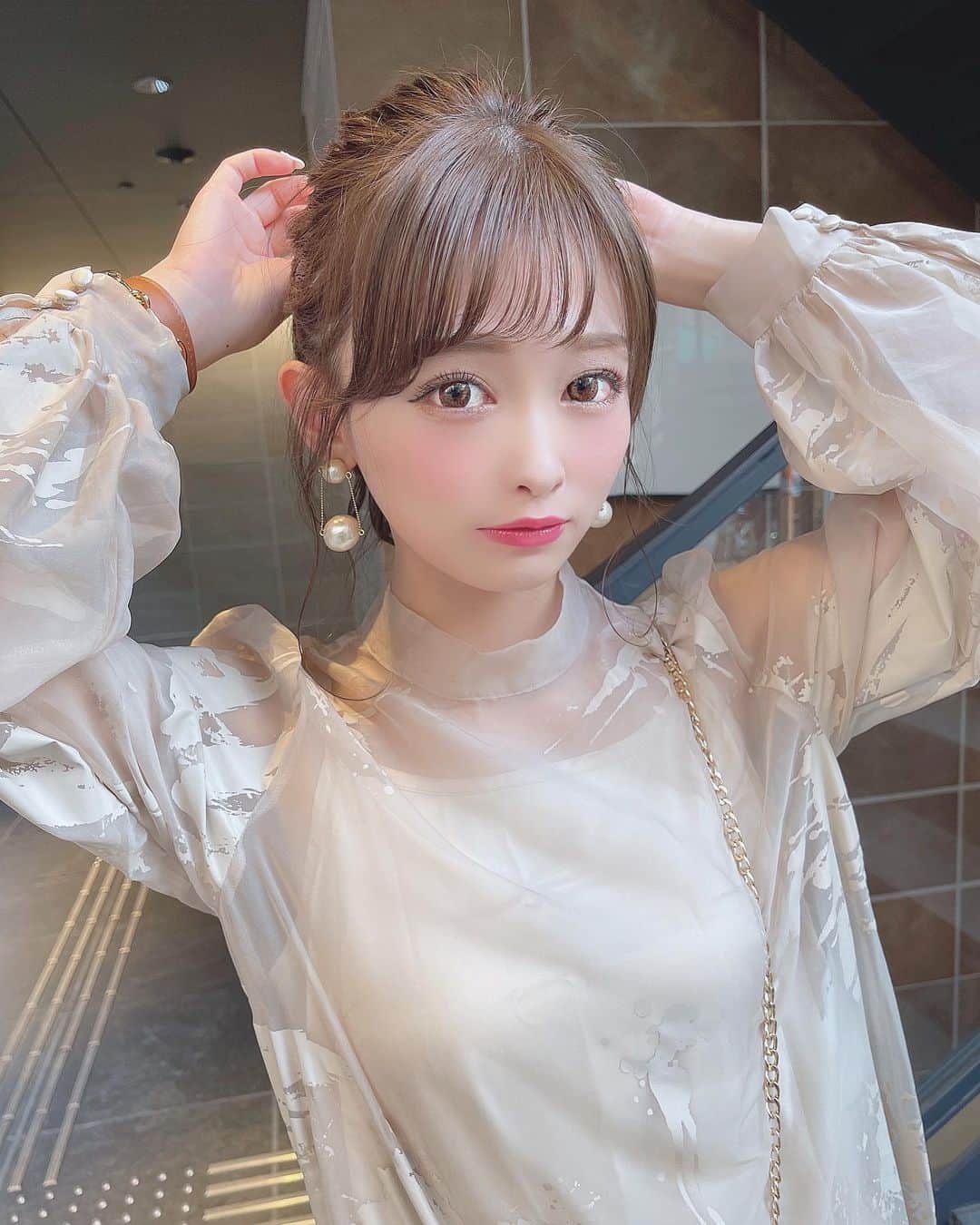 のインスタグラム：「⁡ ⁡ ⁡ ⁡ ⁡ merueの一員でいられて、すごく楽しかったな。 ⁡ しあわせだったな✿ ⁡ 本当にありがとうございました♡ ⁡ ⁡ #カラコン #ootd #outfit #coordinate #fashion #コスメ好き  #自まつ毛メイク #りなてぃー #rinatea ⁡ ⁡ みんなのDMを返す日々😌♡ ⁡ ⁡ ⁡」