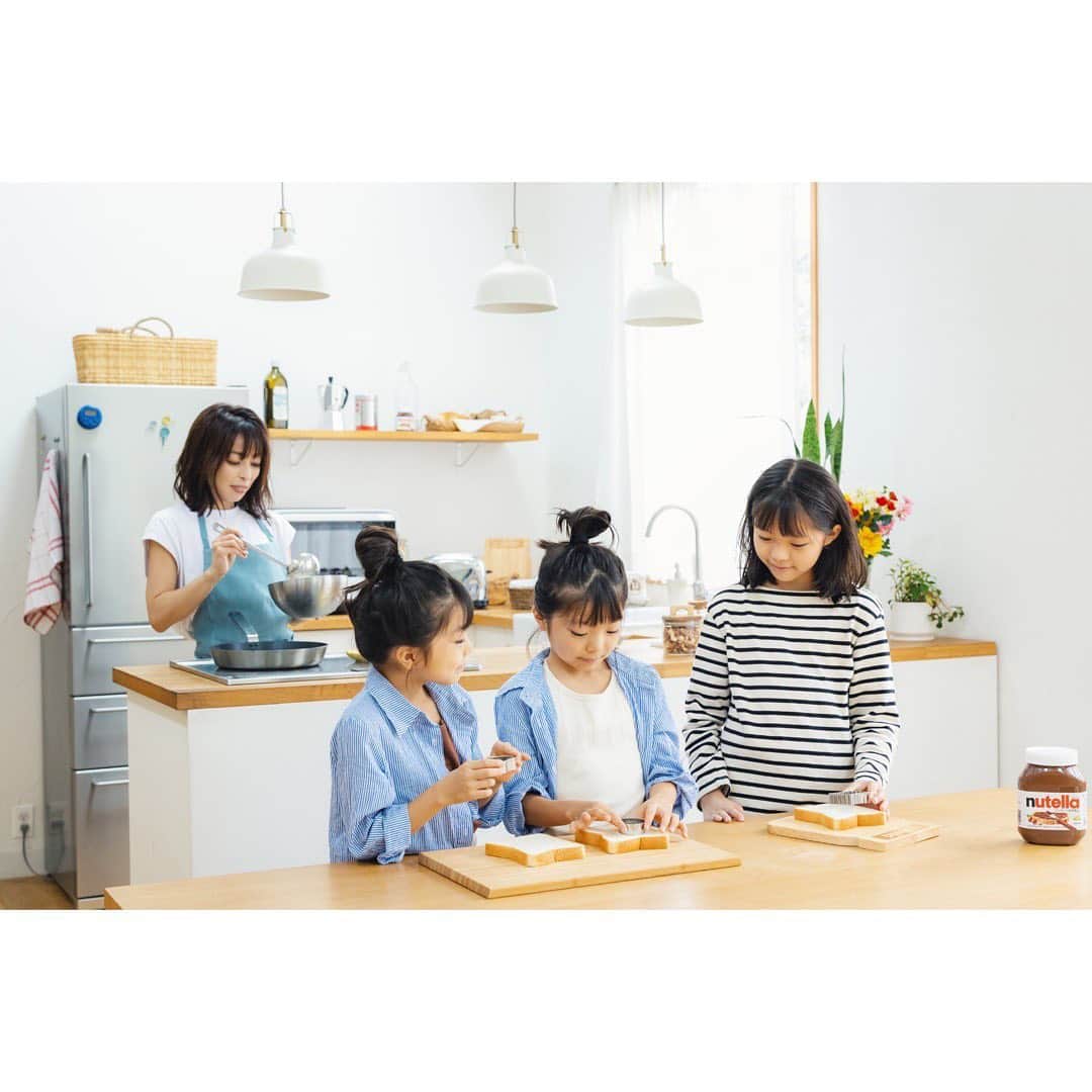 Yukiさんのインスタグラム写真 - (YukiInstagram)「家族で Nutella x Modelpressの記事に出演させていただきました😊✨  ヌテラはバナナ🍌、キウイ🥝、いちご🍓などのフルーツとの相性も良くて三姉妹も大好きな味🤗💕  ヌテラで朝食を囲むと家族で楽しい時間を過ごせて朝から元気いっぱいになります♡♡  ヌテラ @nutella.japan でSNSキャンペーン実施されてます🤗💓  ぜひヌテラ公式アカウントをフォローしてみてくださいね😊💕  #PR #Nutellasunnybreakfast #Nutella #breakfast #ヌテラ #ヌテラ朝食 #おはようヌテラ #ヌテラベランピング #ベランピング」10月13日 20時24分 - yukikuu96