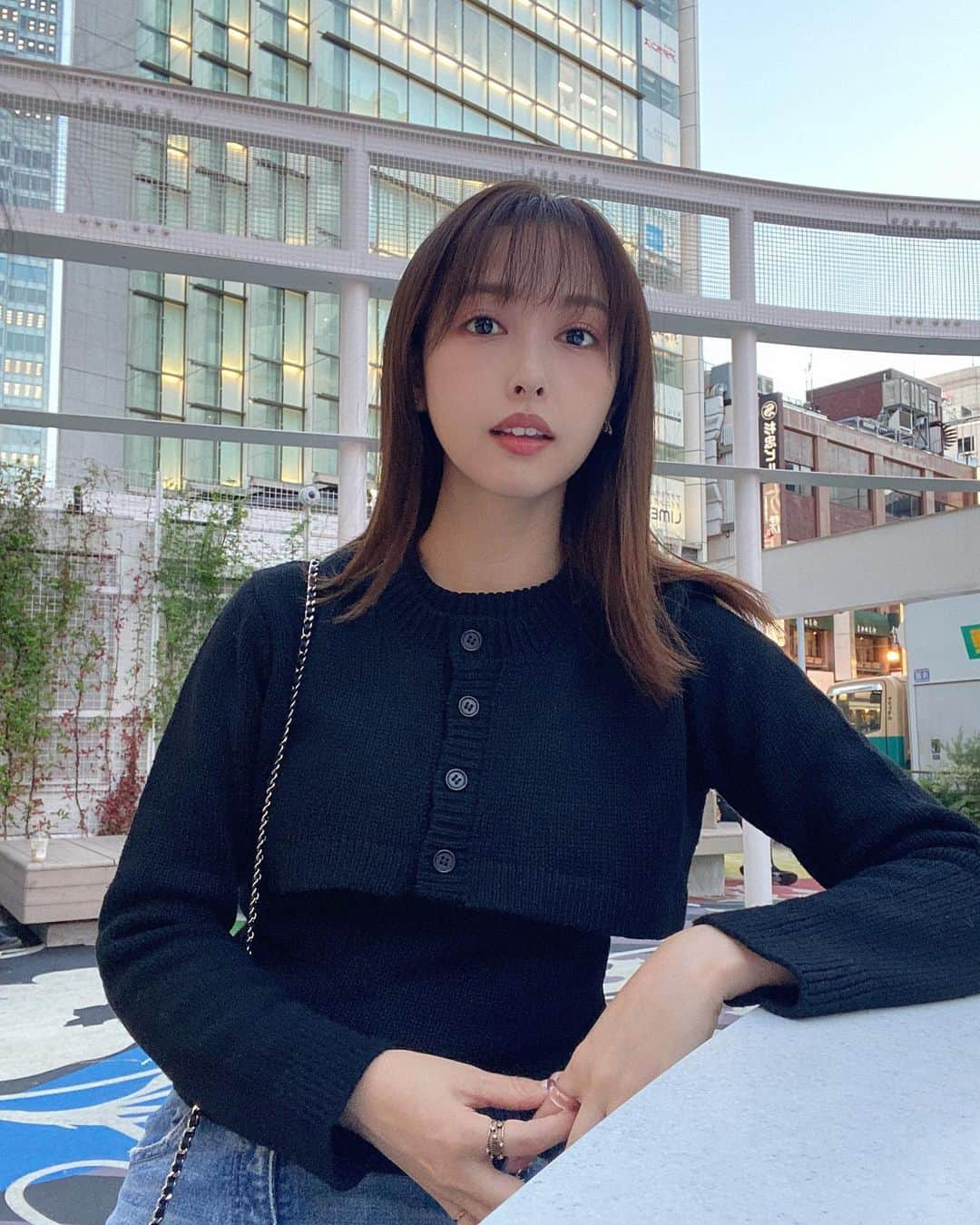 山内遥さんのインスタグラム写真 - (山内遥Instagram)「.  ボレロとニットのアンサンブル🖤💭 急に寒くなったから風邪に気をつけようね🍃 . #grl#グレイル」10月13日 20時24分 - haruka__yamauchi