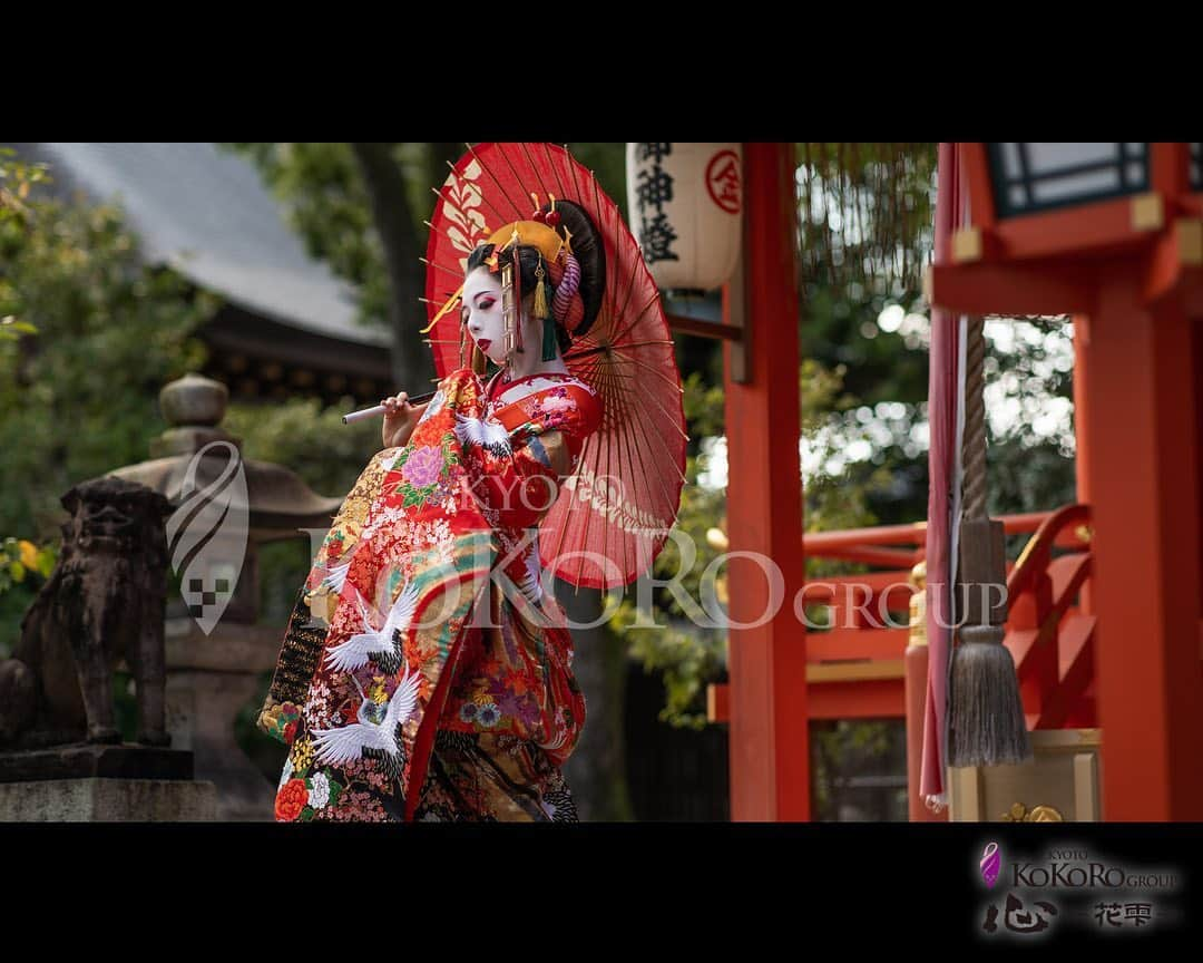 心－花雫－さんのインスタグラム写真 - (心－花雫－Instagram)「#心花雫  先日、鏡花水月野外プラン（白塗ver）をご体験頂いたお客様です✨  鏡花水月プランは、室内・野外共に10月15日までの期間限定となっております。 この機会に是非ご体験下さいませ✨✨  #花魁 #花魁道中 #着物 #古典 #変身写真」10月13日 20時48分 - kokoro_hanashizuku