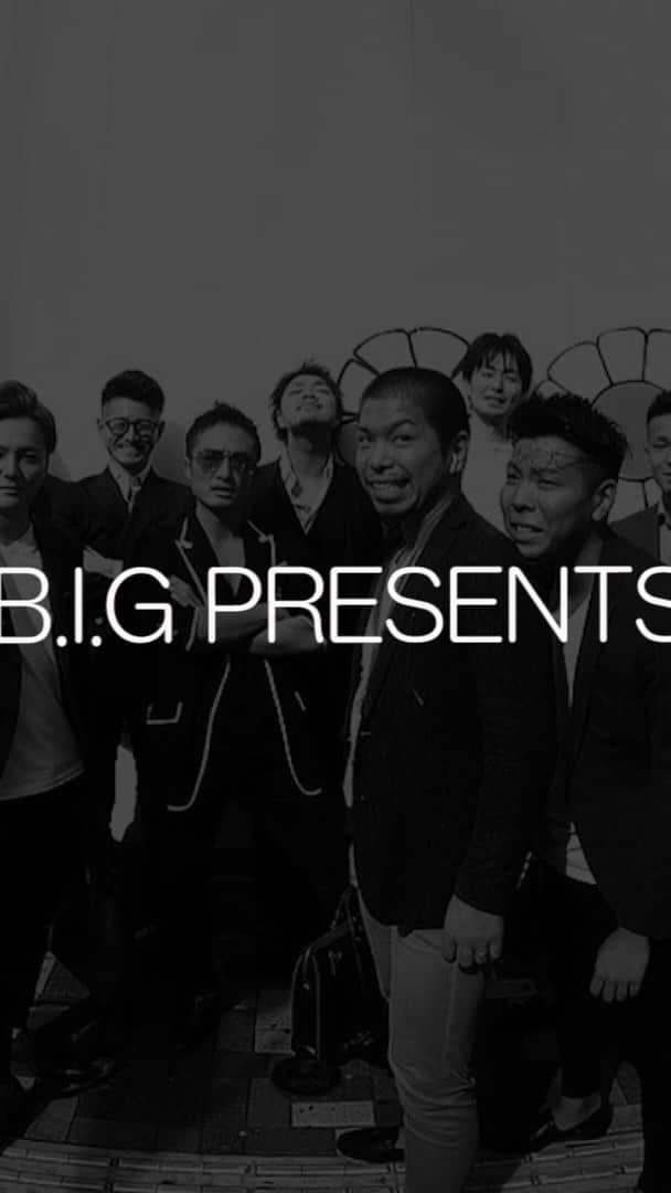 西野佑介のインスタグラム：「To RECRUITER  BIGの採用窓口してます小川です。  世の中の多くの人は、 自分の人生を「こんなもんでいいや」と諦めてる人もいると思います。 僕は、【諦めた人生】なんて送りたくありません。  人生を変える簡単な方法があります。 それは、【付き合う人間】を変えるだけです。 僕は代表西野を【きっかけ】に人生変わりました。  昔の僕はすごく冷めた人間で、人に対しても興味をもたないような人間でした。 しかし、西野やB.I.Gの仲間のおかげで、変わることが出来ました。 現在では周りの人間の【何かしら役に立つこと】が仕事のやりがいになってます。  はじめの動機は、「お金」や「物欲」でも構いません。 ただ、ある程度稼げるようになると 結局は【誰と一緒に仕事をするか】が大切だと気づくと思います。 ほとんどの人は、自分の意志を貫くことが難しく途中で断念します。 しかし、周りの人間が【本気で仕事をしてる仲間】であれば 一緒に意志を貫くことが出来ます。  僕は、「新人の部下」に対してとことん向き合います。 自分の部下にはやりたいこと全てを叶えて欲しいからです。 時にはもちろん厳しいことも良いますが、「愛情」もって伝えます。 【人生を変えたい方】は、僕まで連絡をください。  小川 @big_info_」
