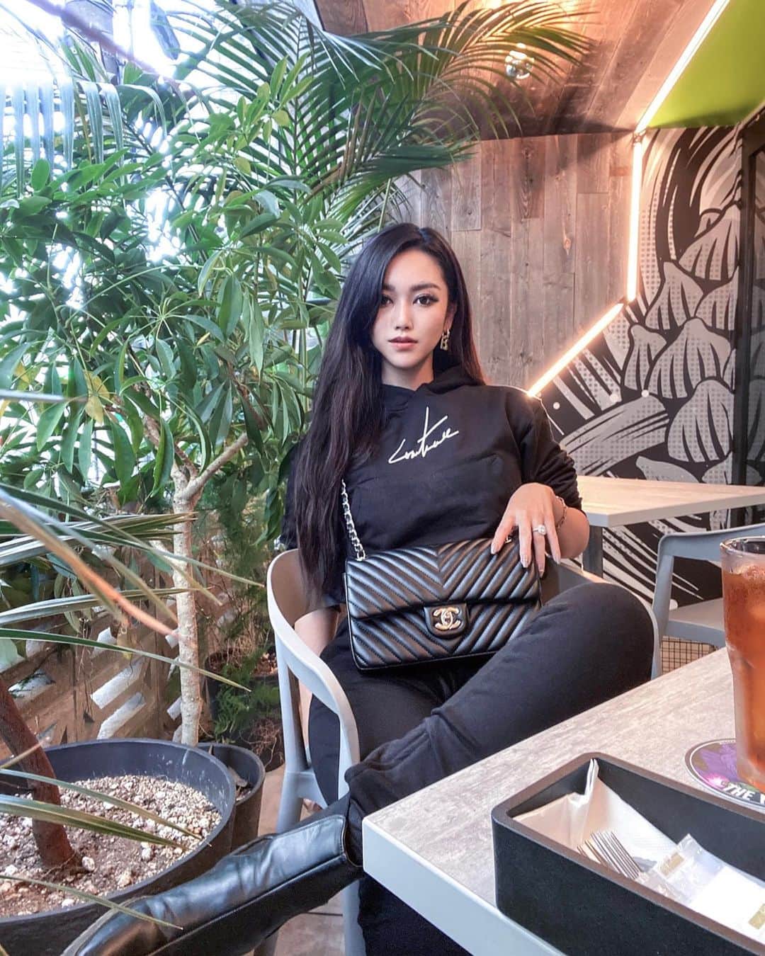 AYAMEさんのインスタグラム写真 - (AYAMEInstagram)「#thecoutureclub#loungewear#casualstyle#allblack#longhair#terracecafe#photogenic#blogger#bloggerlife」10月13日 13時23分 - l.ayame