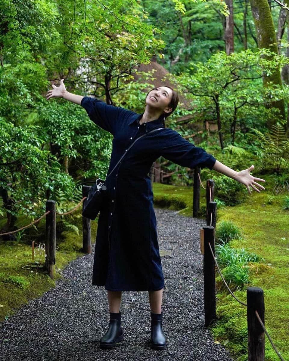 蒼羽りくのインスタグラム：「🤍 ⁡ ⁡ ⁡ １つ歳を重ねました🎂 様々な出来事との出会いがあって、 経験を重ねて、 1年過ごせたことに感謝です😌 ⁡ ⁡ #ある日の雨上がり#両手を広げ#自然を感じる #これからも感謝を持って#頑張ります #birthday#これからもよろしくお願いします🤍 ⁡」