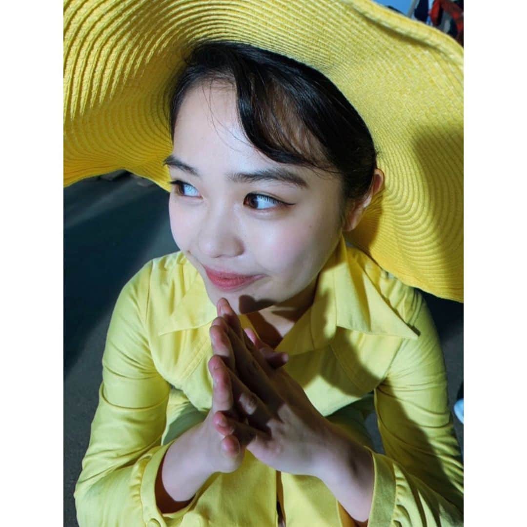 西本ヒカルのインスタグラム：「・ 《告知》  10/8より全国映画館で上映されている『プリズナーズ・オブ・ゴーストランド』にとある場面で私も出演させて頂いております。  小さい時からとても憧れの存在であるハリウッドスターの方々と、こうして共演できたことが本当に奇跡的で、感動の瞬間でした。。  初出演映画がこの作品で本当に幸せです。是非、劇場で見つけていただけると嬉しいです🎬✨」
