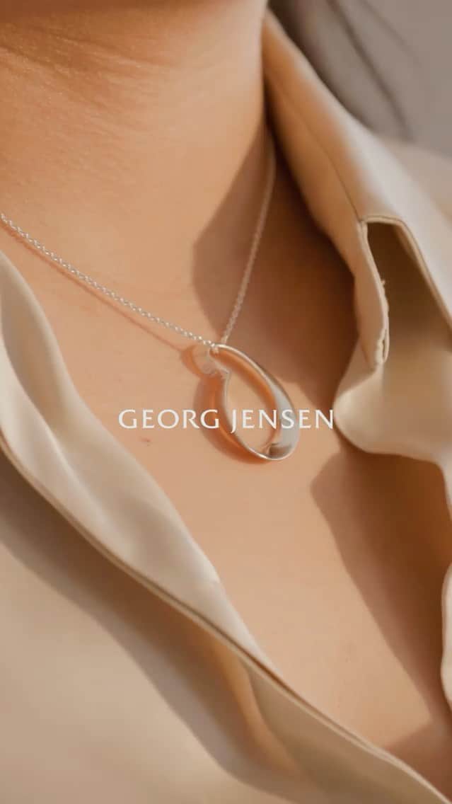 のインスタグラム：「Let’s get an early detection test ASAP help fund this important research at @ocrf by buying your pendant from @gergjensen today」