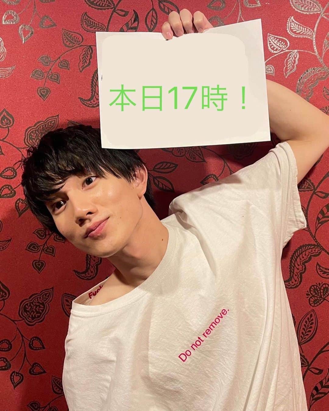 のインスタグラム：「「RYOTARO AKAZAWA Official fan club」開設は……  本日17時！  とうとう開設でございます！  本日22時からFC内で  「#1 出来る限り、一人一人に感謝を伝えよう配信」  します！  一人でも多くの方に感謝の気持ちをお伝えできたらと思います。僕自身、初めて使うので色々漏れや不手際あるかも知れませんがご容赦ください！  文字通り来てくださった方にお礼を言っていきたいのですが、万が一拾い損ねたり飛ばしてしまったら申し訳ございません、、  でも気軽になんでもコメントして下さい！ 僕も反射神経と滑舌をしっかりとウォーミングアップして臨みます。笑  「#1 出来る限り、一人一人に感謝を伝えよう配信」  よろしくお願い致します！  #赤澤遼太郎　#ファンクラブ　#俳優　#ファニコン　#いんすたたろう」