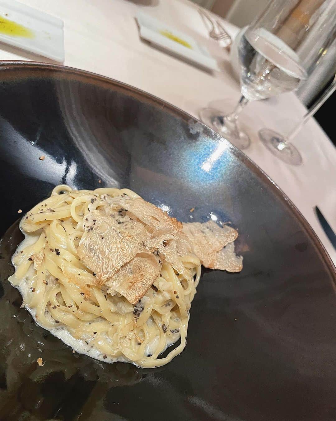 桃華絵里さんのインスタグラム写真 - (桃華絵里Instagram)「いつもの場所🍴🇮🇹🌹  Luccicore 😋  #italy #dinner #cucinaitaliana」10月13日 18時46分 - _momoka828_