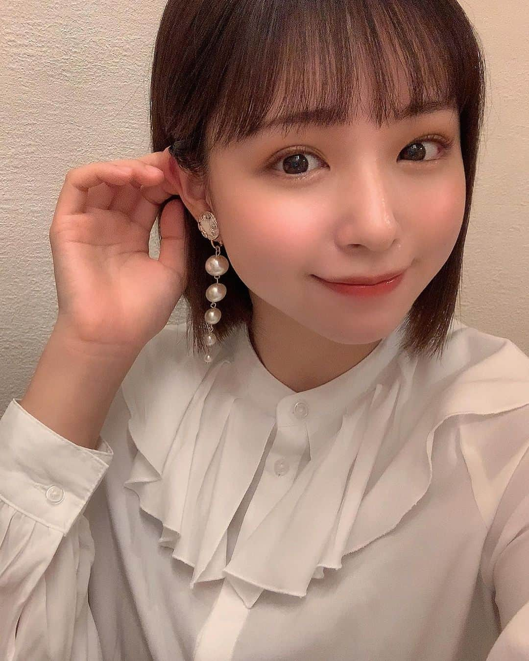 近藤里奈のインスタグラム：「. 素敵なイヤリング🌼 かわいいものを身に付けると気分が上がる…♡  earring @ymix.yuka   #earring #ootd」